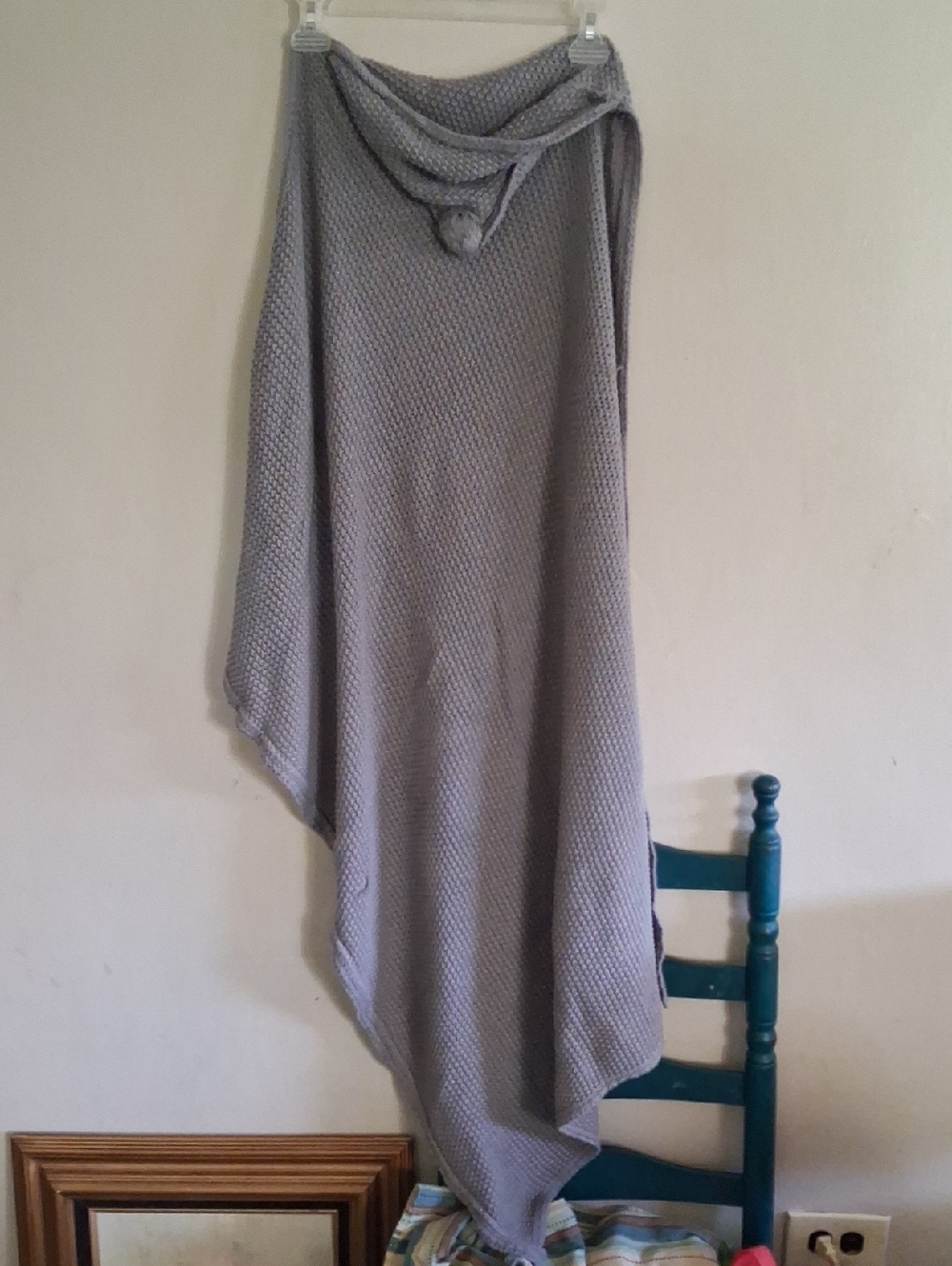 Plush Hooded Throw Blanket in Gray